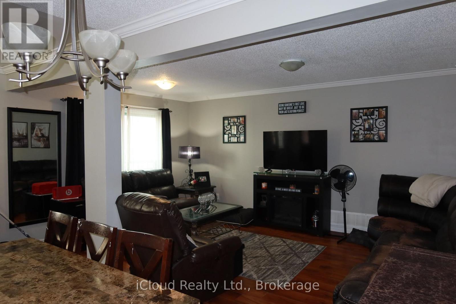 9 Hazelglen Court, Brampton, ON - Indoor Photo Showing Other Room