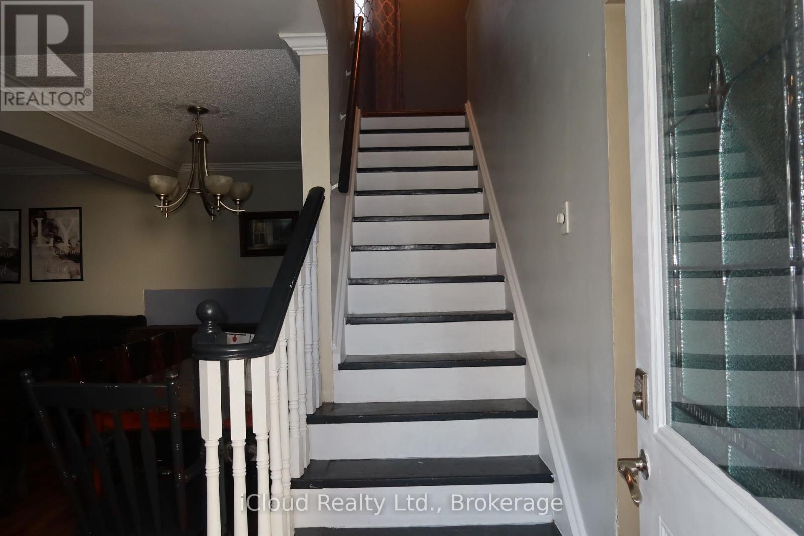 9 Hazelglen Court, Brampton, ON - Indoor Photo Showing Other Room