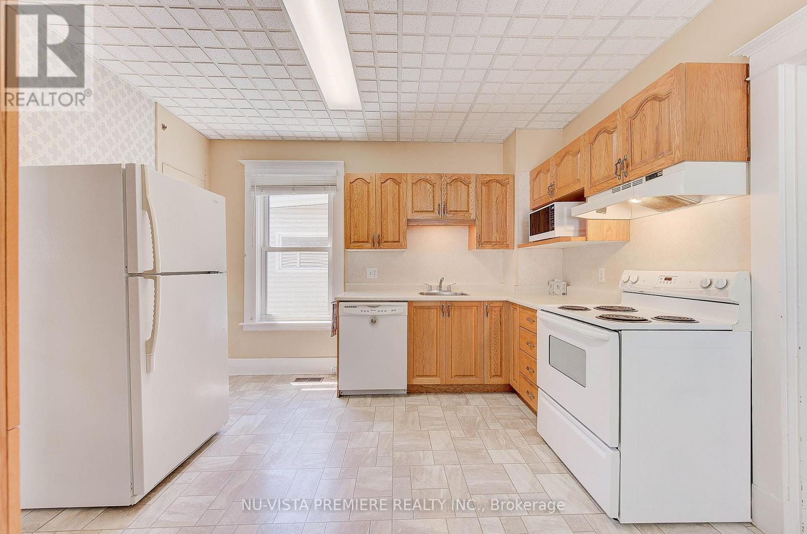 35 Major Street, London East (East M), ON - Indoor Photo Showing Kitchen