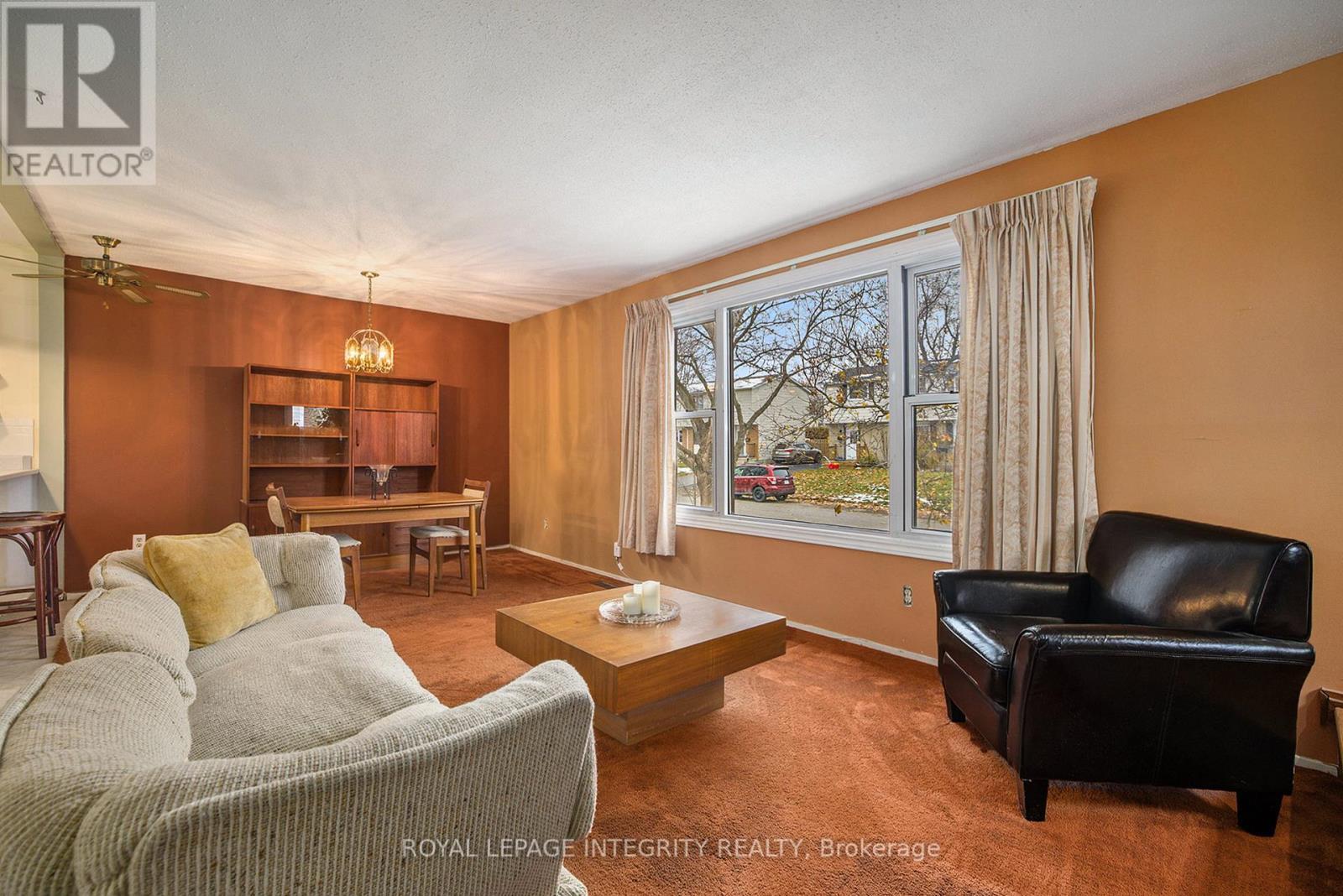 9 Shouldice Crescent, Ottawa, ON - Indoor Photo Showing Living Room