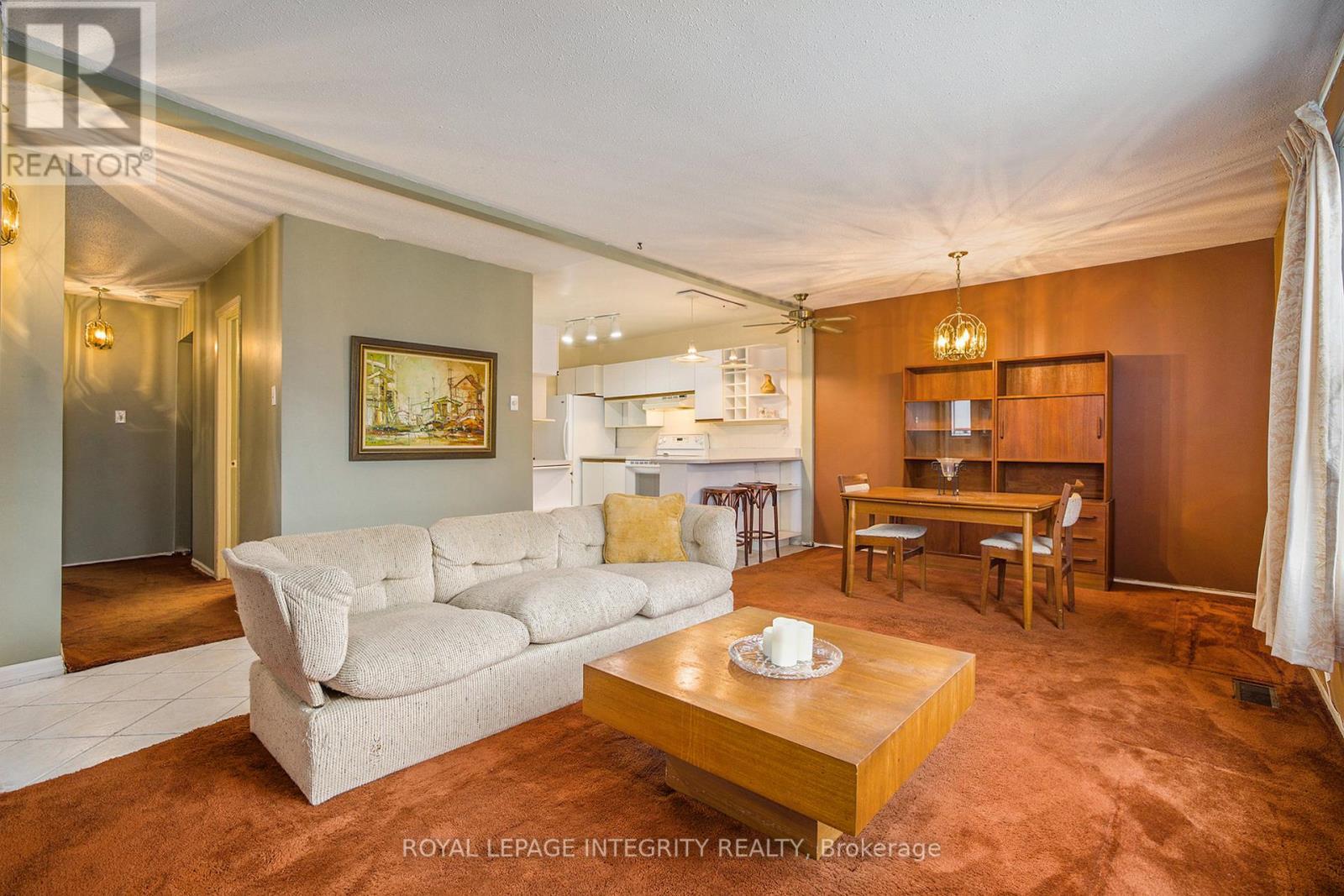 9 Shouldice Crescent, Ottawa, ON - Indoor Photo Showing Living Room