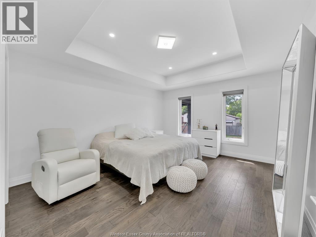 2927 Clemenceau Boulevard, Windsor, ON - Indoor Photo Showing Bedroom