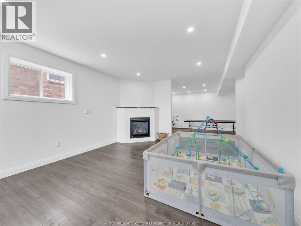 2927 Clemenceau Boulevard, Windsor, ON - Indoor Photo Showing Other Room With Fireplace
