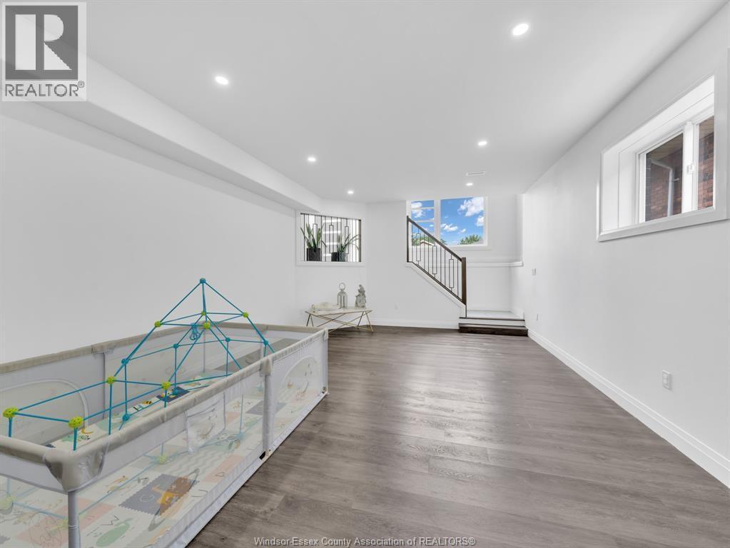 2927 Clemenceau Boulevard, Windsor, ON - Indoor Photo Showing Other Room