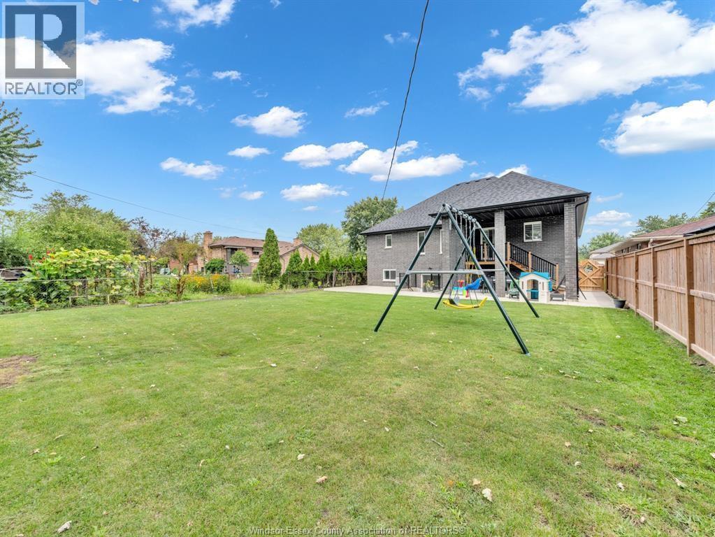 2927 Clemenceau Boulevard, Windsor, ON - Outdoor