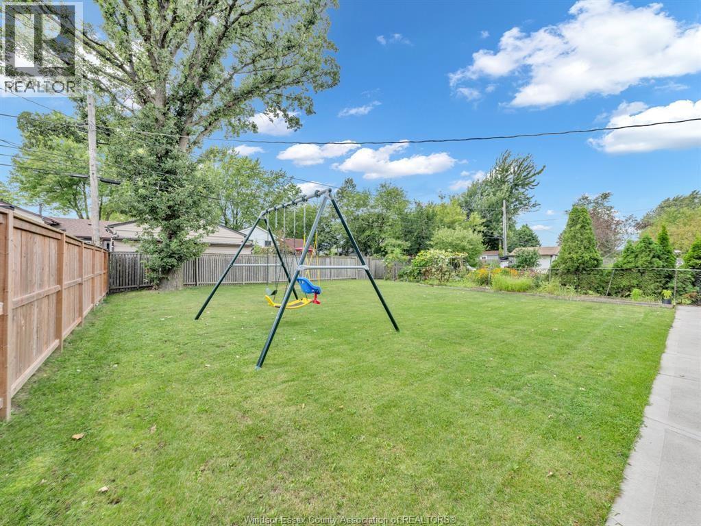 2927 Clemenceau Boulevard, Windsor, ON - Outdoor