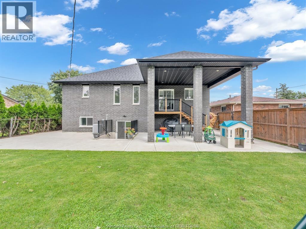 2927 Clemenceau Boulevard, Windsor, ON - Outdoor