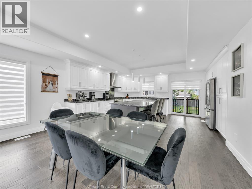 2927 Clemenceau Boulevard, Windsor, ON - Indoor Photo Showing Dining Room