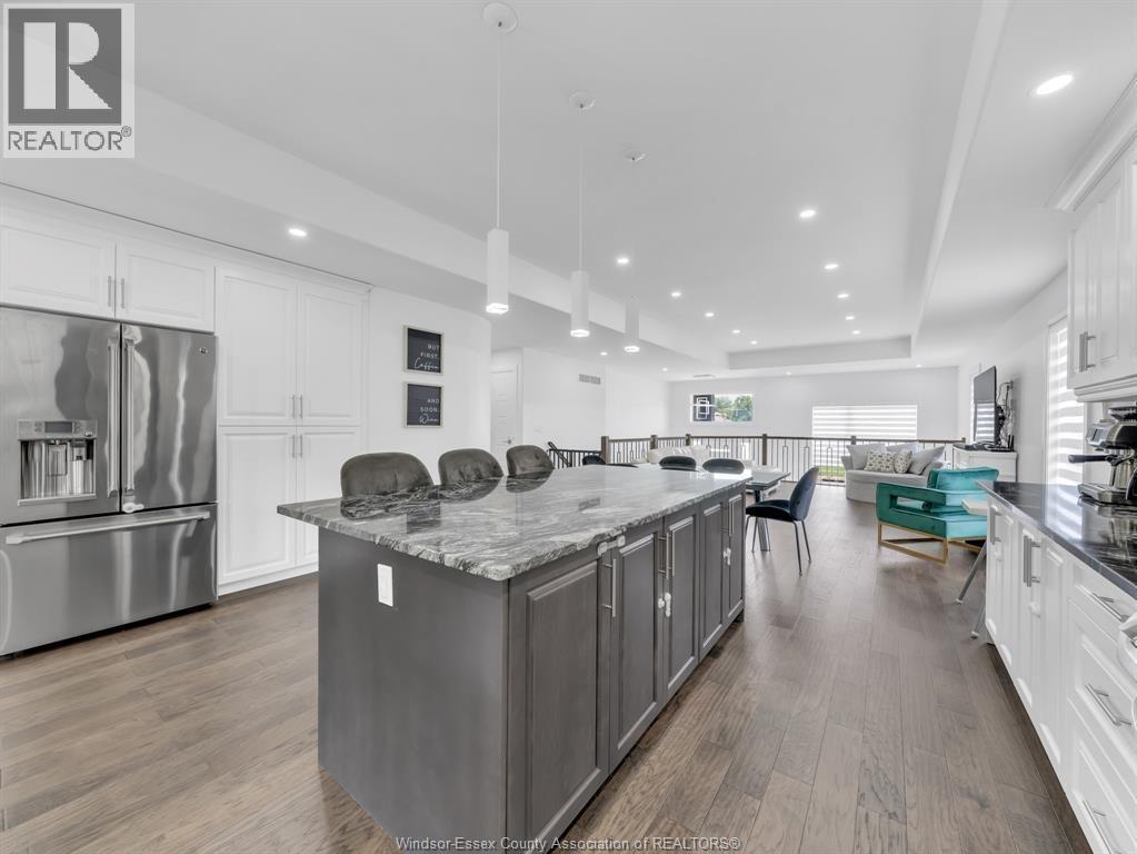 2927 Clemenceau Boulevard, Windsor, ON - Indoor Photo Showing Kitchen With Stainless Steel Kitchen With Upgraded Kitchen