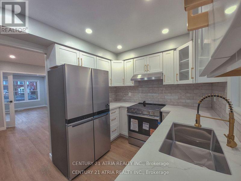 76 Carisbrooke Square, Toronto, ON - Indoor Photo Showing Kitchen With Upgraded Kitchen