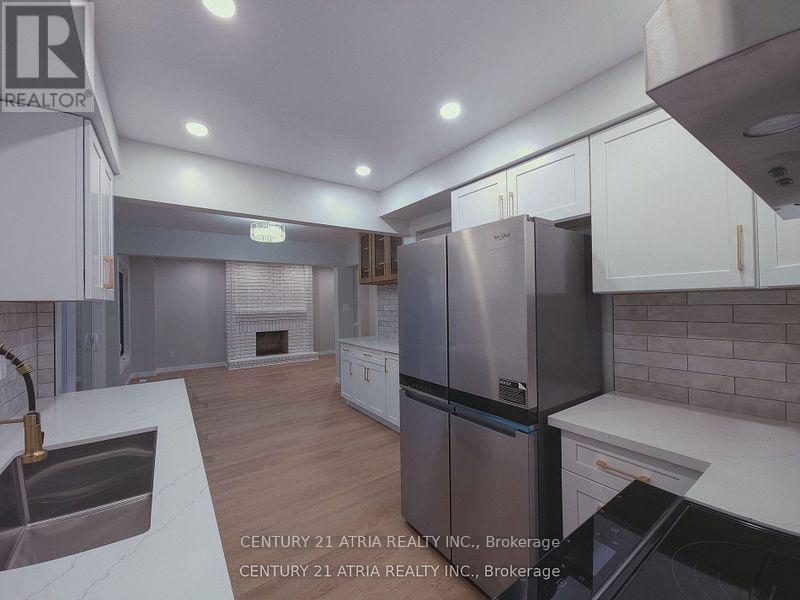 76 Carisbrooke Square, Toronto, ON - Indoor With Fireplace