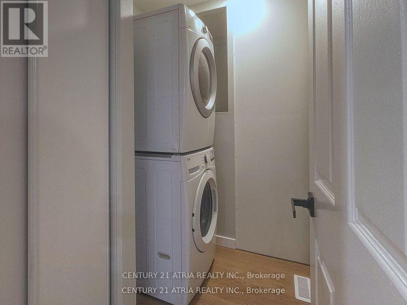 76 Carisbrooke Square, Toronto, ON - Indoor Photo Showing Laundry Room