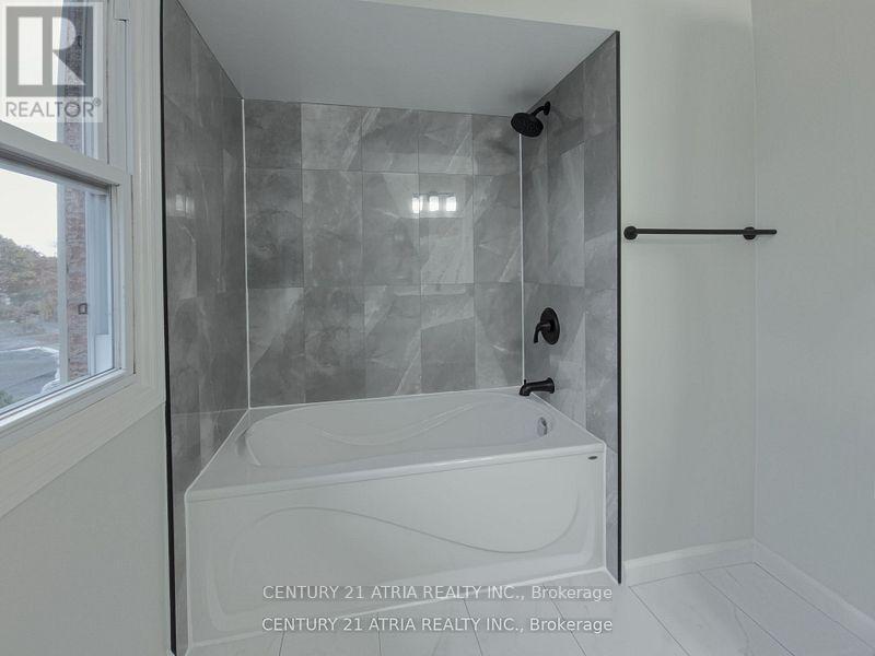 76 Carisbrooke Square, Toronto, ON - Indoor Photo Showing Bathroom