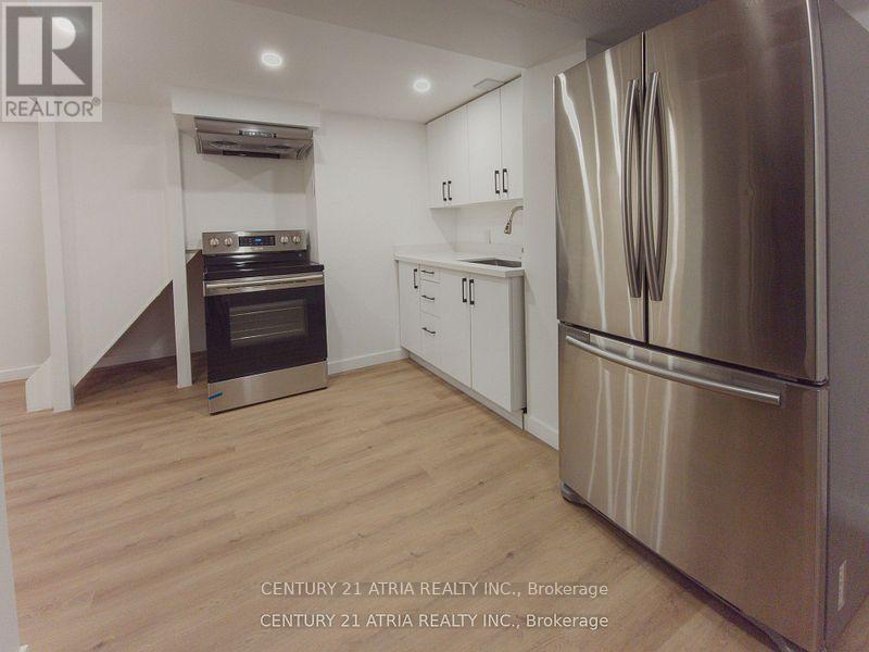 76 Carisbrooke Square, Toronto, ON - Indoor Photo Showing Kitchen