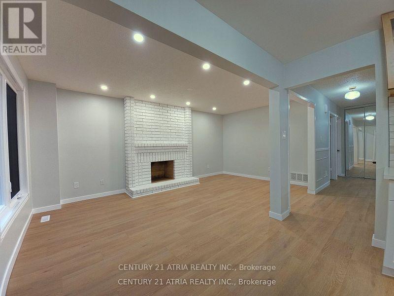 76 Carisbrooke Square, Toronto, ON - Indoor Photo Showing Other Room With Fireplace