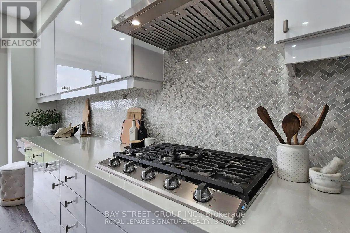 49 Broden Crescent, Whitby, ON - Indoor Photo Showing Kitchen
