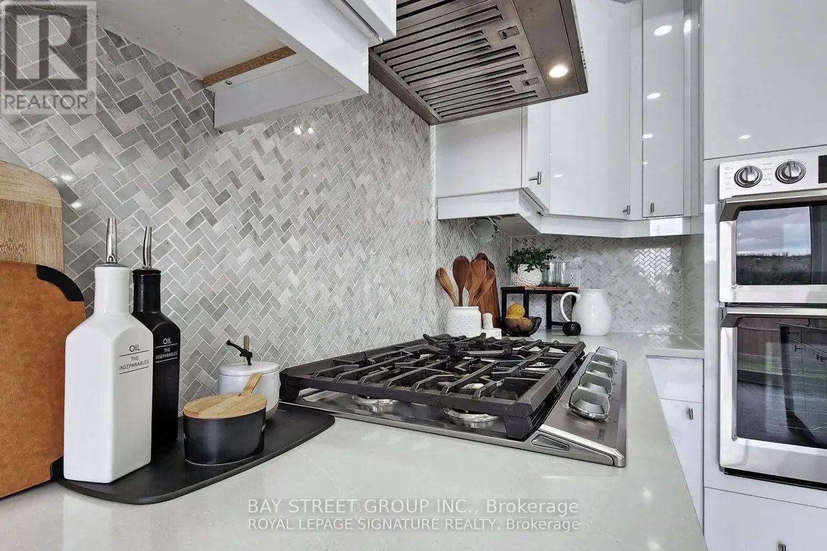 49 Broden Crescent, Whitby, ON - Indoor Photo Showing Kitchen
