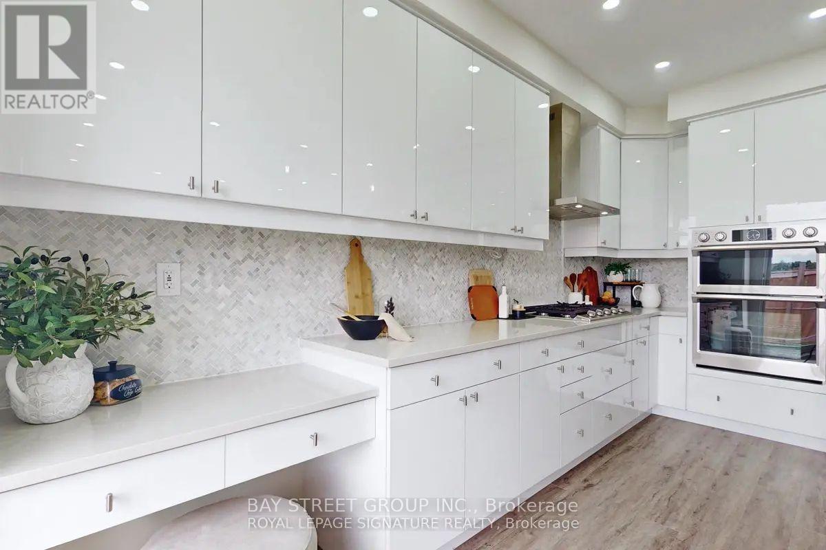 49 Broden Crescent, Whitby, ON - Indoor Photo Showing Kitchen