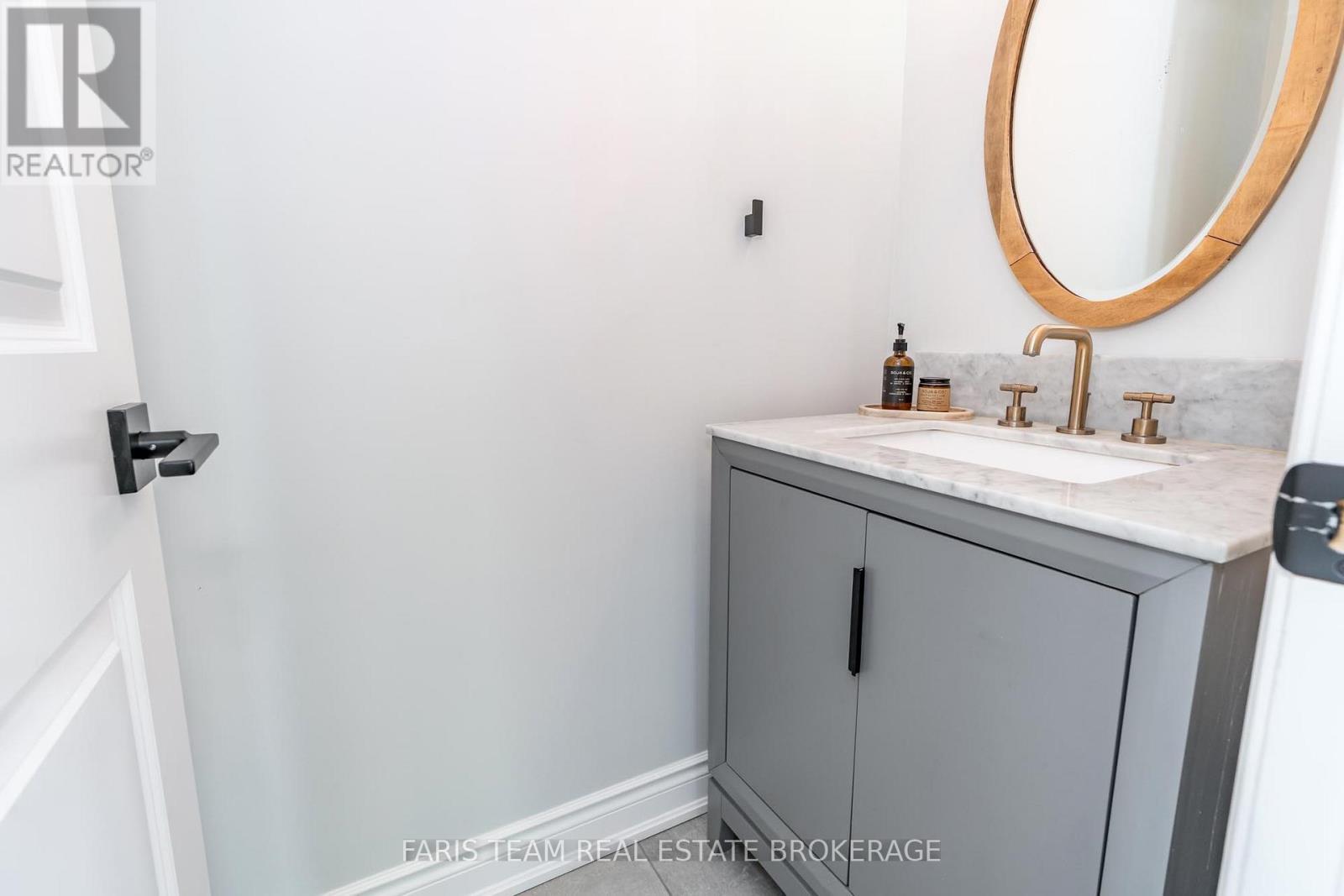 38 Nelson Street, Clearview, ON - Indoor Photo Showing Bathroom