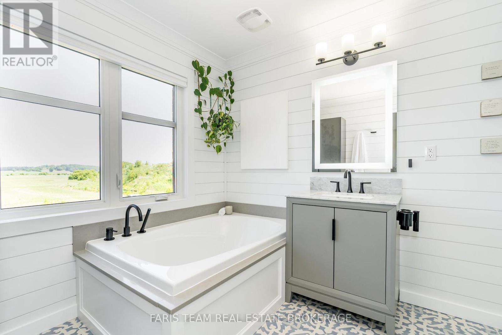 38 Nelson Street, Clearview, ON - Indoor Photo Showing Bathroom