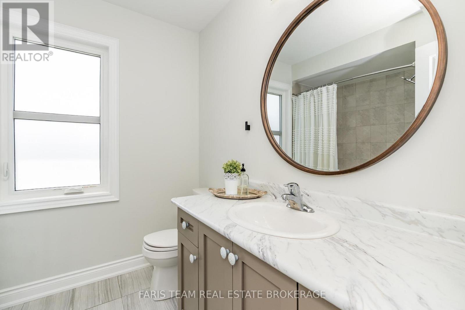 38 Nelson Street, Clearview, ON - Indoor Photo Showing Bathroom