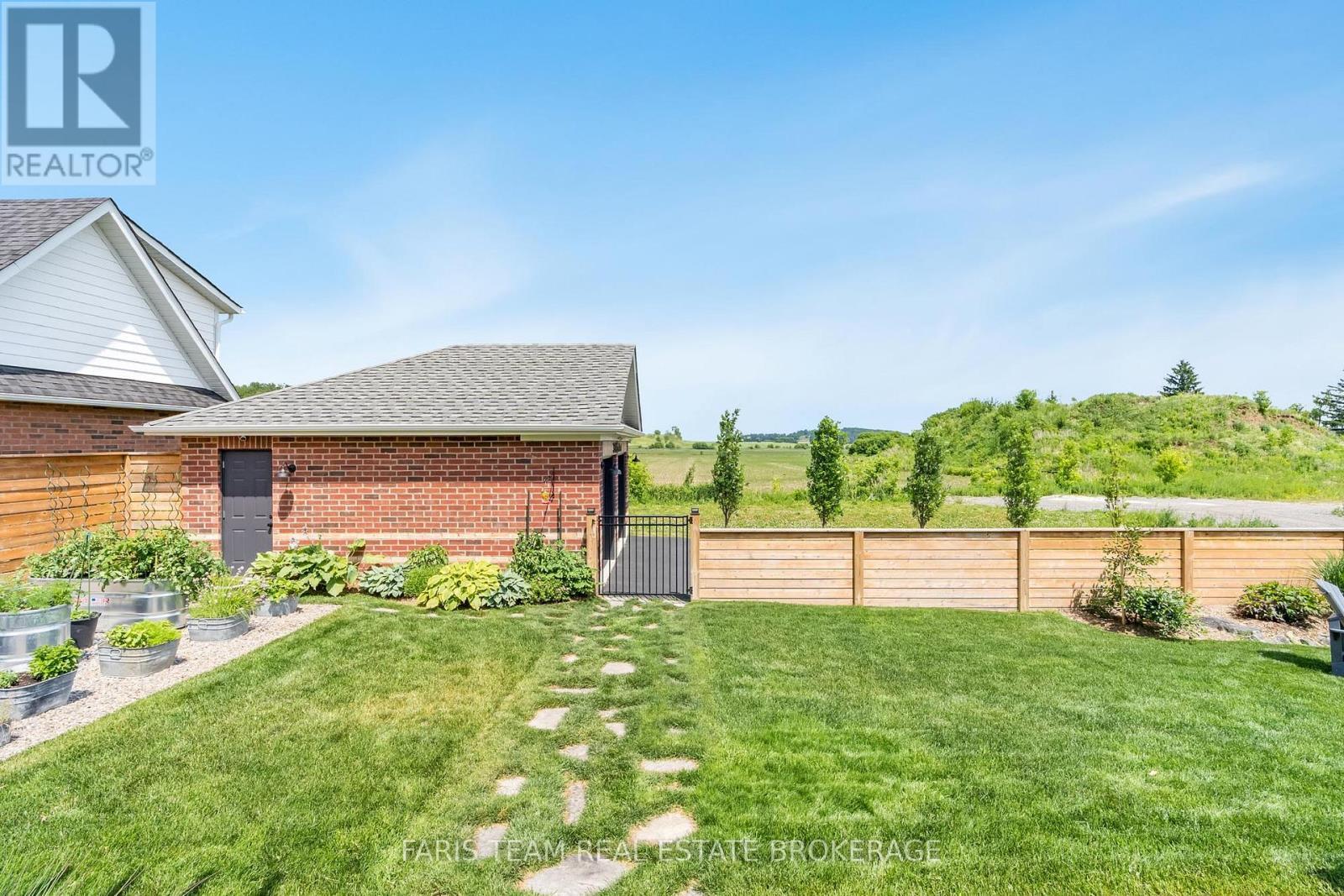 38 Nelson Street, Clearview, ON - Outdoor