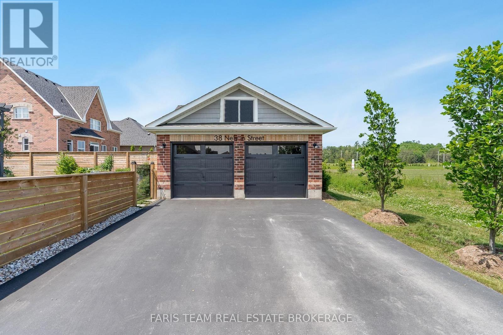 38 Nelson Street, Clearview, ON - Outdoor