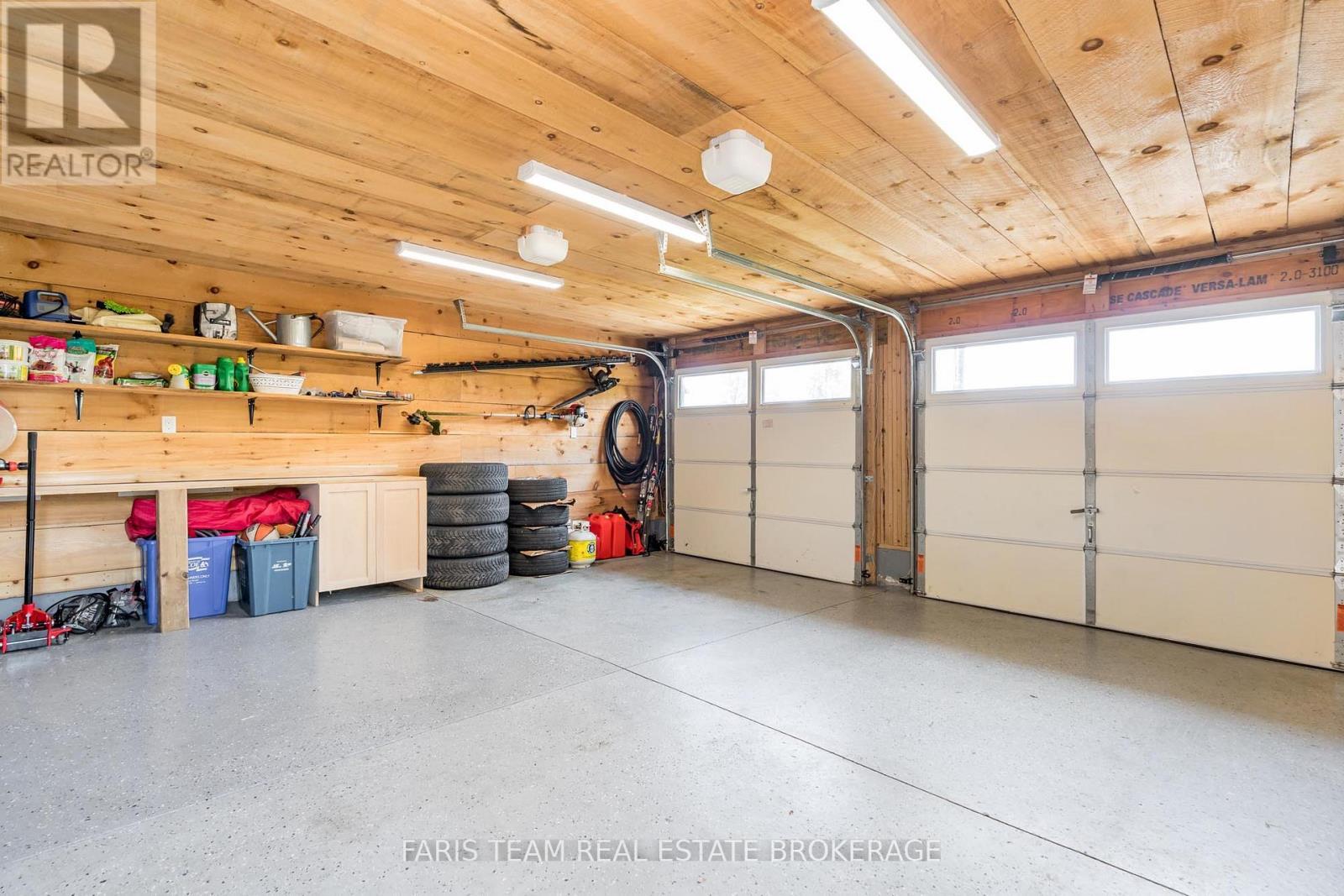 38 Nelson Street, Clearview, ON - Indoor Photo Showing Garage