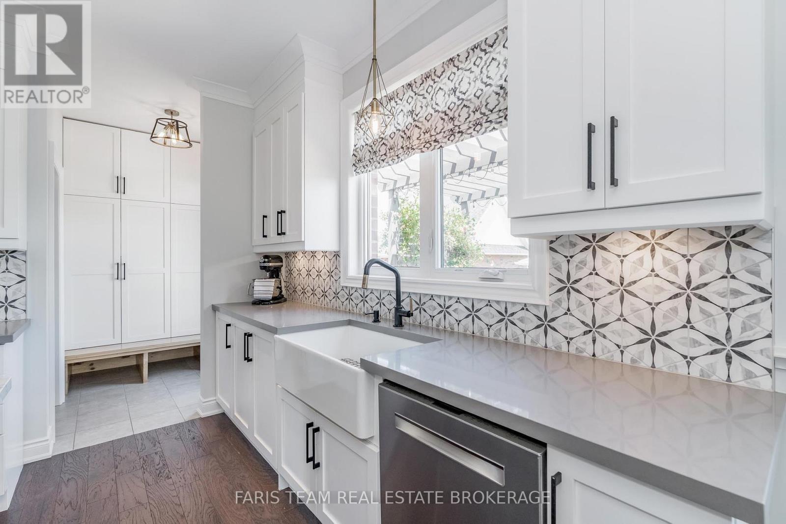38 Nelson Street, Clearview, ON - Indoor Photo Showing Kitchen