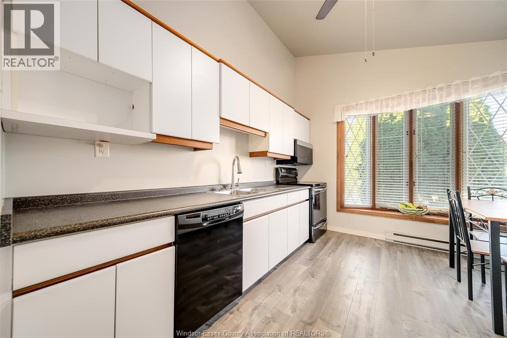 1531 Bayswater Crescent, Windsor, ON - Indoor Photo Showing Kitchen