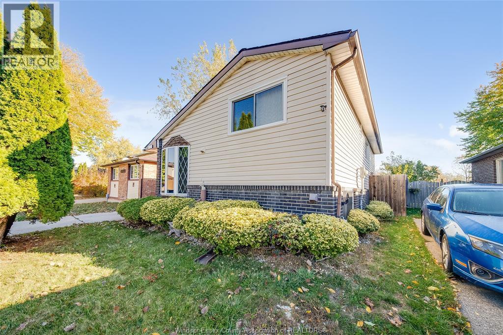 1531 Bayswater Crescent, Windsor, ON - Outdoor