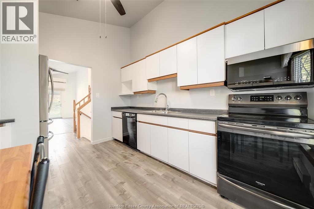 1531 Bayswater Crescent, Windsor, ON - Indoor Photo Showing Kitchen