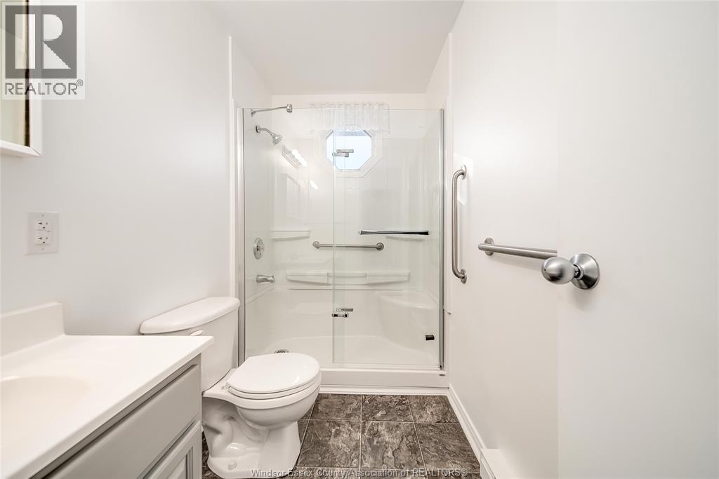 1531 Bayswater Crescent, Windsor, ON - Indoor Photo Showing Bathroom