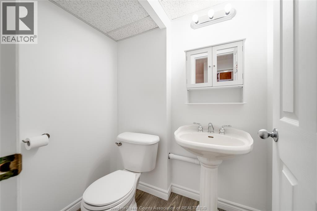 1531 Bayswater Crescent, Windsor, ON - Indoor Photo Showing Bathroom