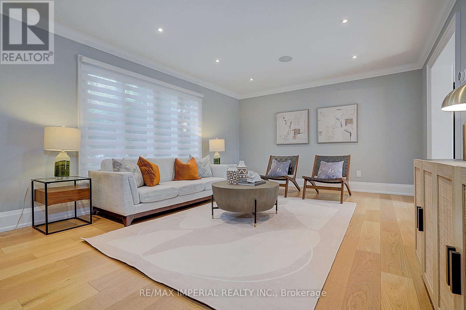 1832 Pine Siskin Court, Mississauga, ON - Indoor Photo Showing Living Room
