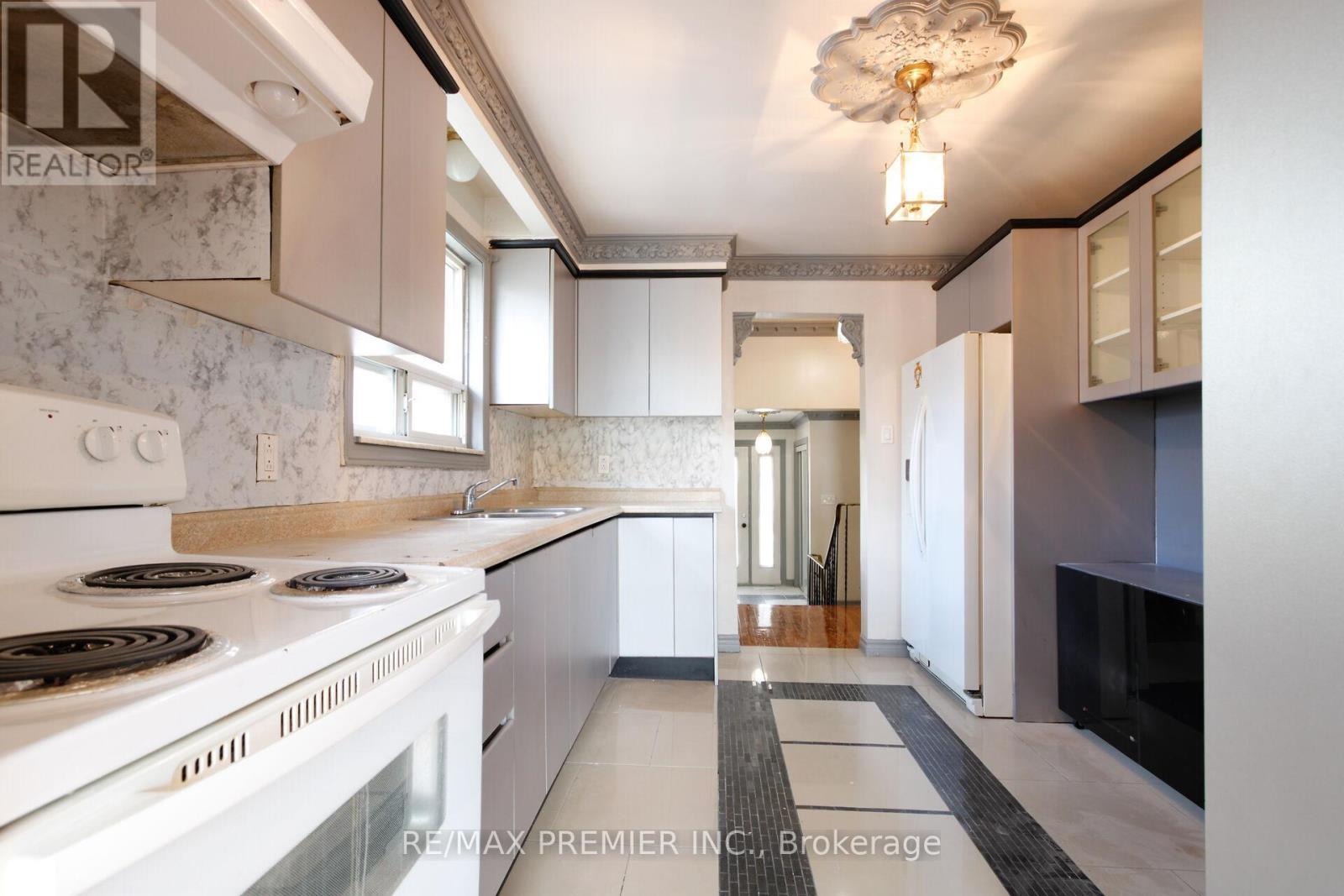 12 Annabelle Drive, Toronto, ON - Indoor Photo Showing Kitchen
