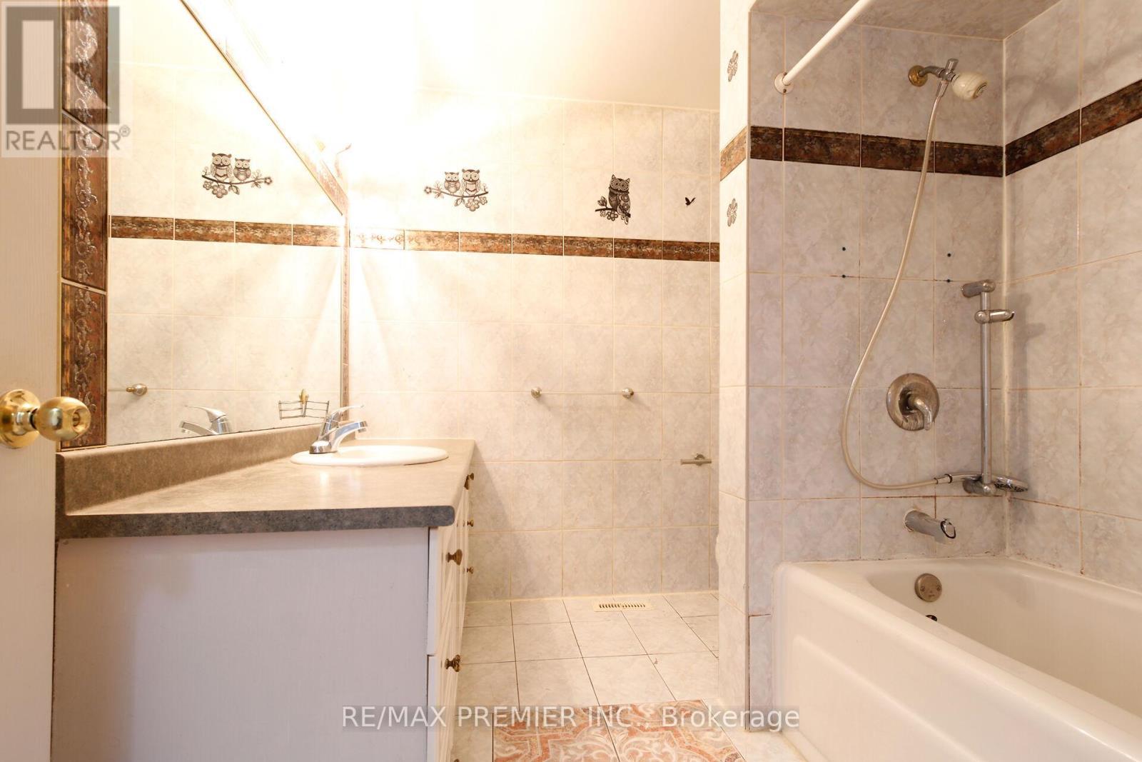 12 Annabelle Drive, Toronto, ON - Indoor Photo Showing Bathroom