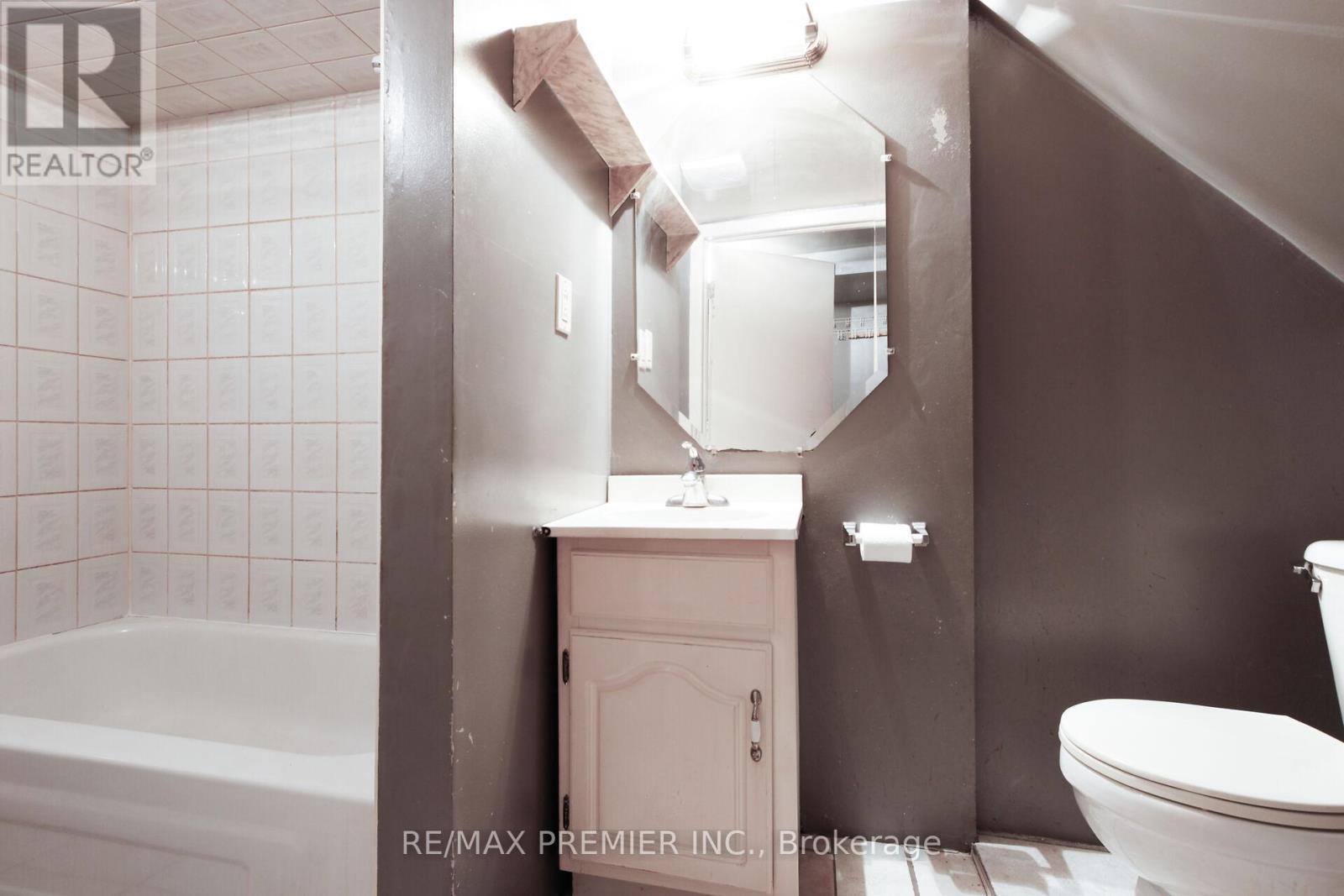 12 Annabelle Drive, Toronto, ON - Indoor Photo Showing Bathroom