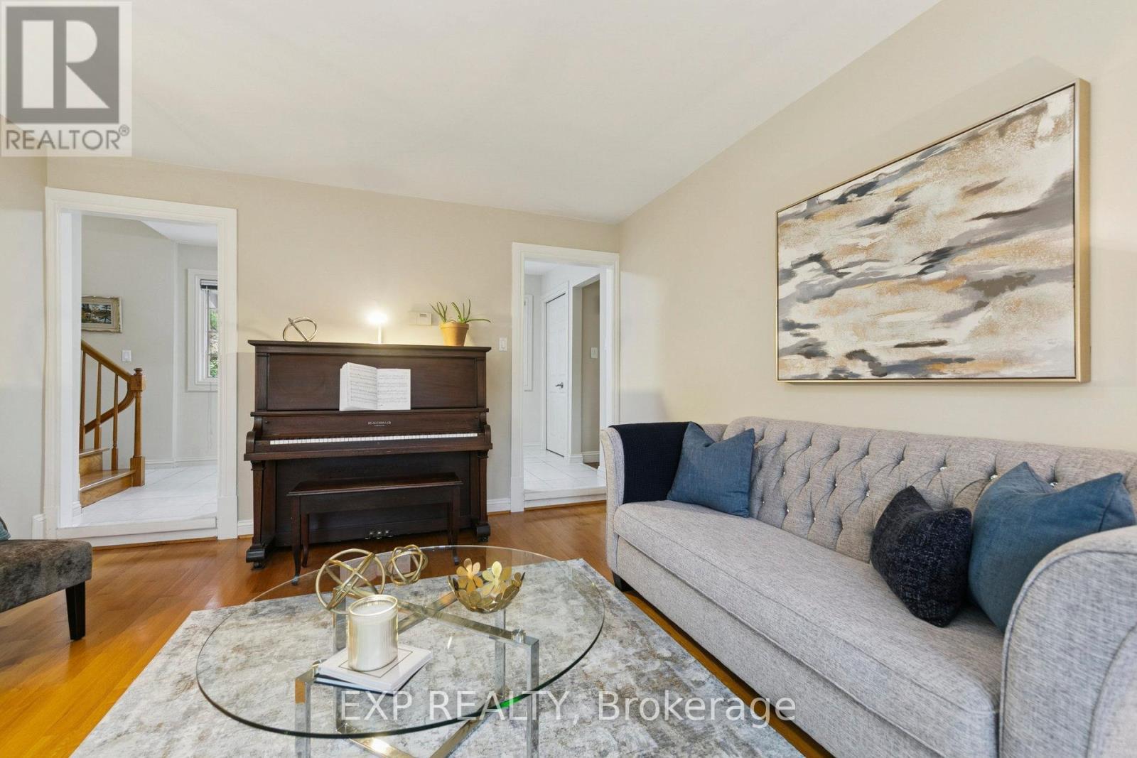 2565 Claymore Crescent, Mississauga, ON - Indoor Photo Showing Living Room