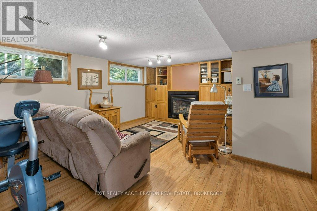 38 Thorncliffe Drive, Belleville (Belleville Ward), ON - Indoor With Fireplace