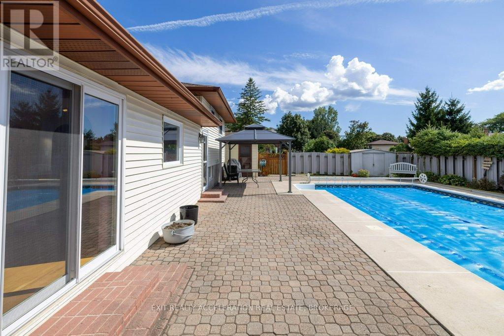 38 Thorncliffe Drive, Belleville (Belleville Ward), ON - Outdoor With In Ground Pool