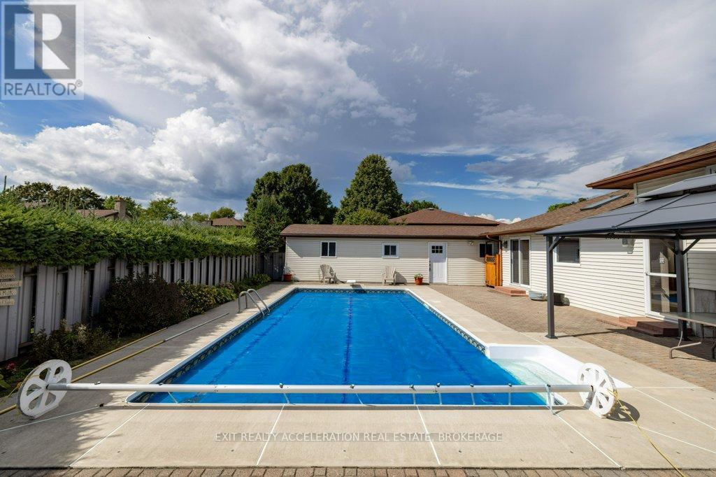 38 Thorncliffe Drive, Belleville (Belleville Ward), ON - Outdoor With In Ground Pool