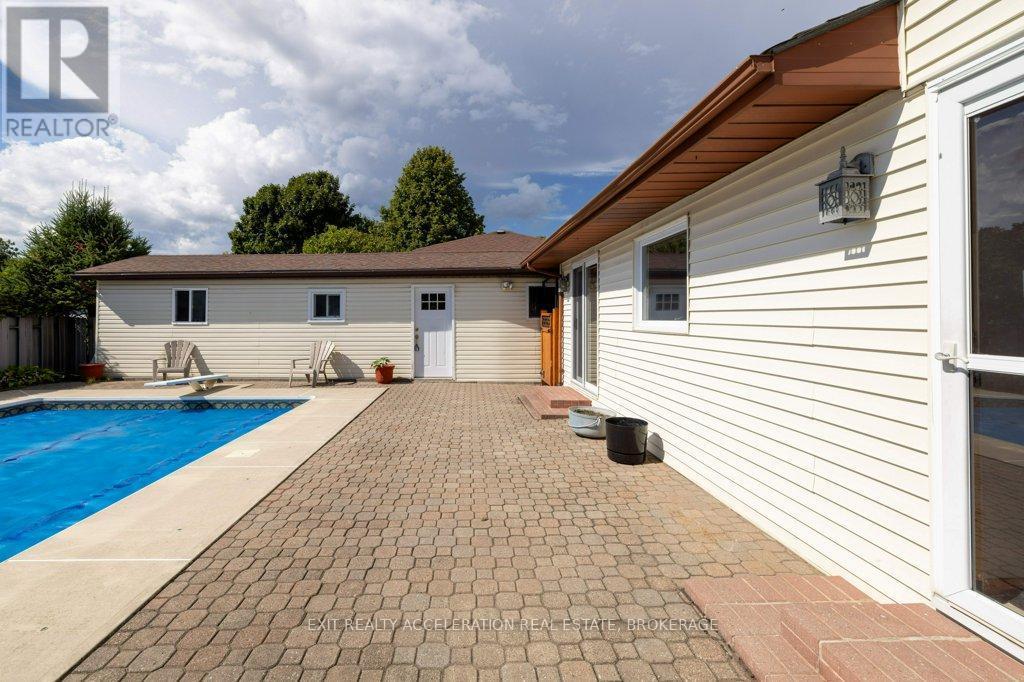 38 Thorncliffe Drive, Belleville (Belleville Ward), ON - Outdoor With In Ground Pool With Exterior