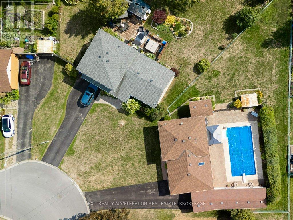 38 Thorncliffe Drive, Belleville (Belleville Ward), ON - Outdoor With In Ground Pool With View