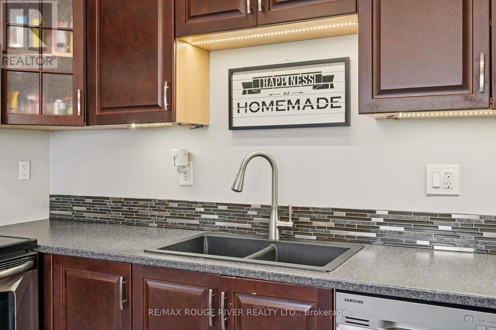 474 Wardell Street, Tay (Port Mcnicoll), ON - Indoor Photo Showing Kitchen With Double Sink With Upgraded Kitchen
