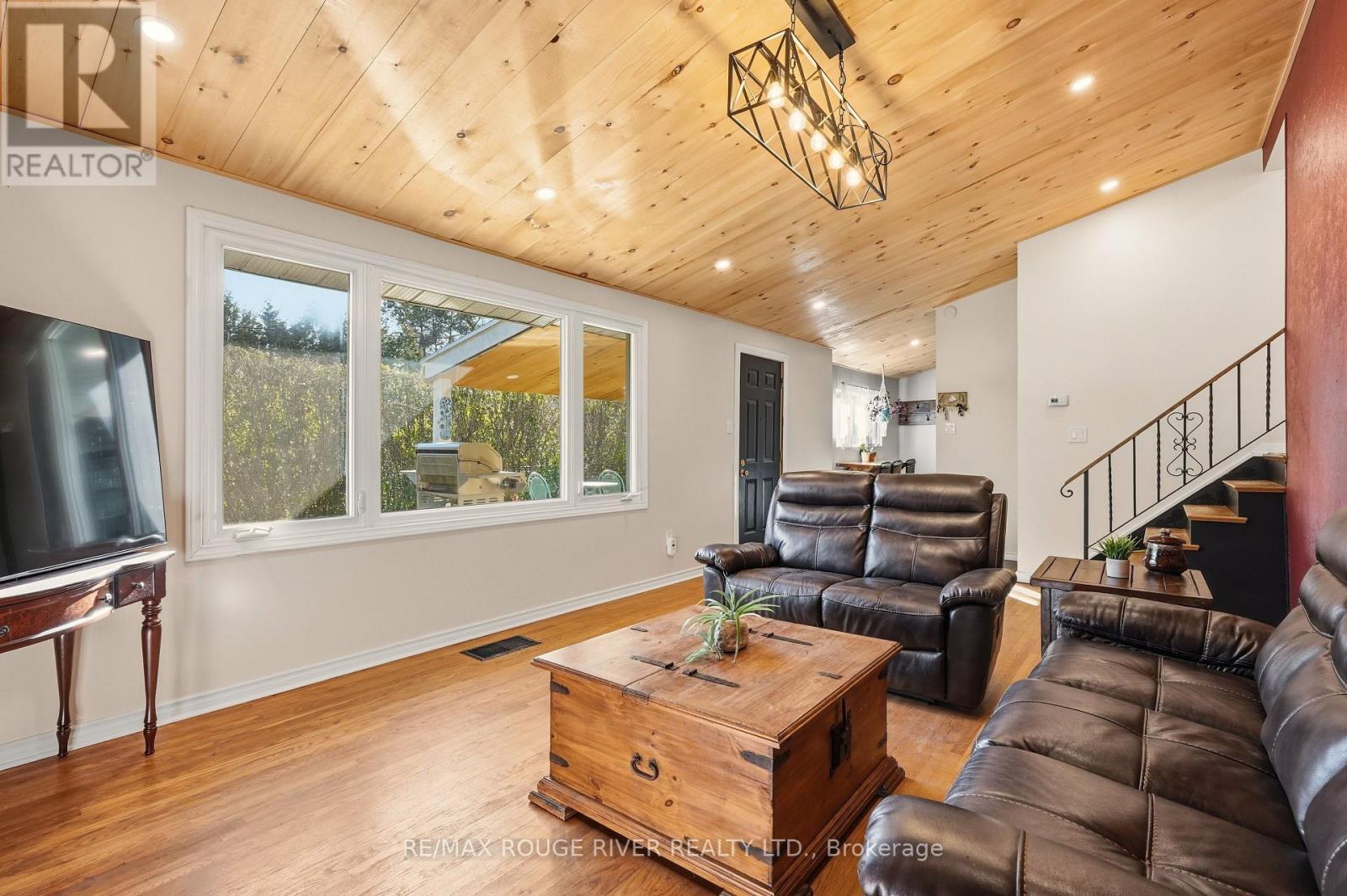 474 Wardell Street, Tay (Port Mcnicoll), ON - Indoor Photo Showing Living Room