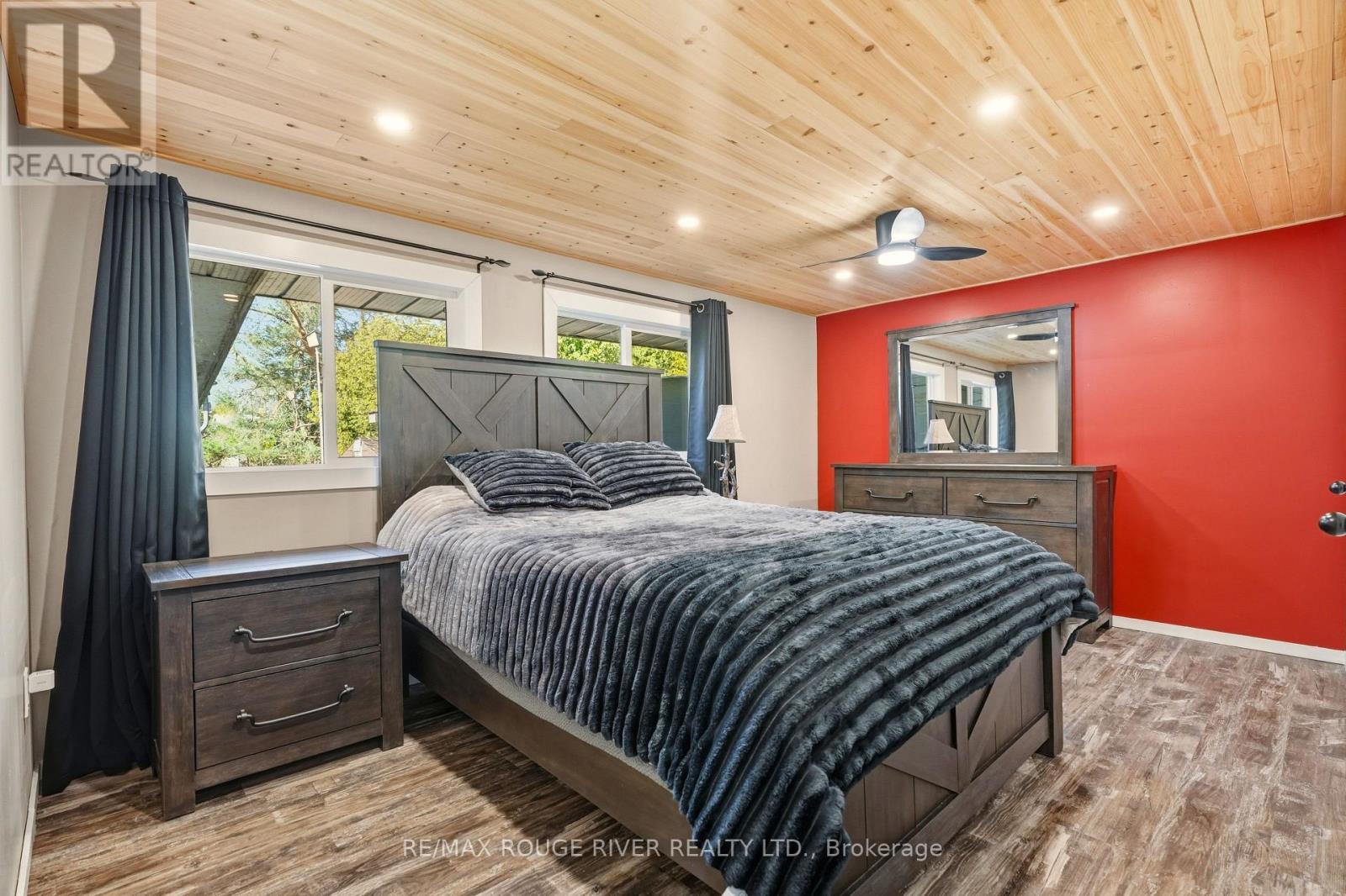 474 Wardell Street, Tay (Port Mcnicoll), ON - Indoor Photo Showing Bedroom