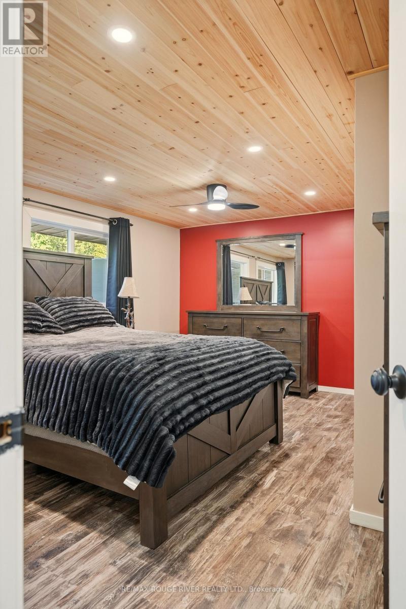 474 Wardell Street, Tay (Port Mcnicoll), ON - Indoor Photo Showing Bedroom