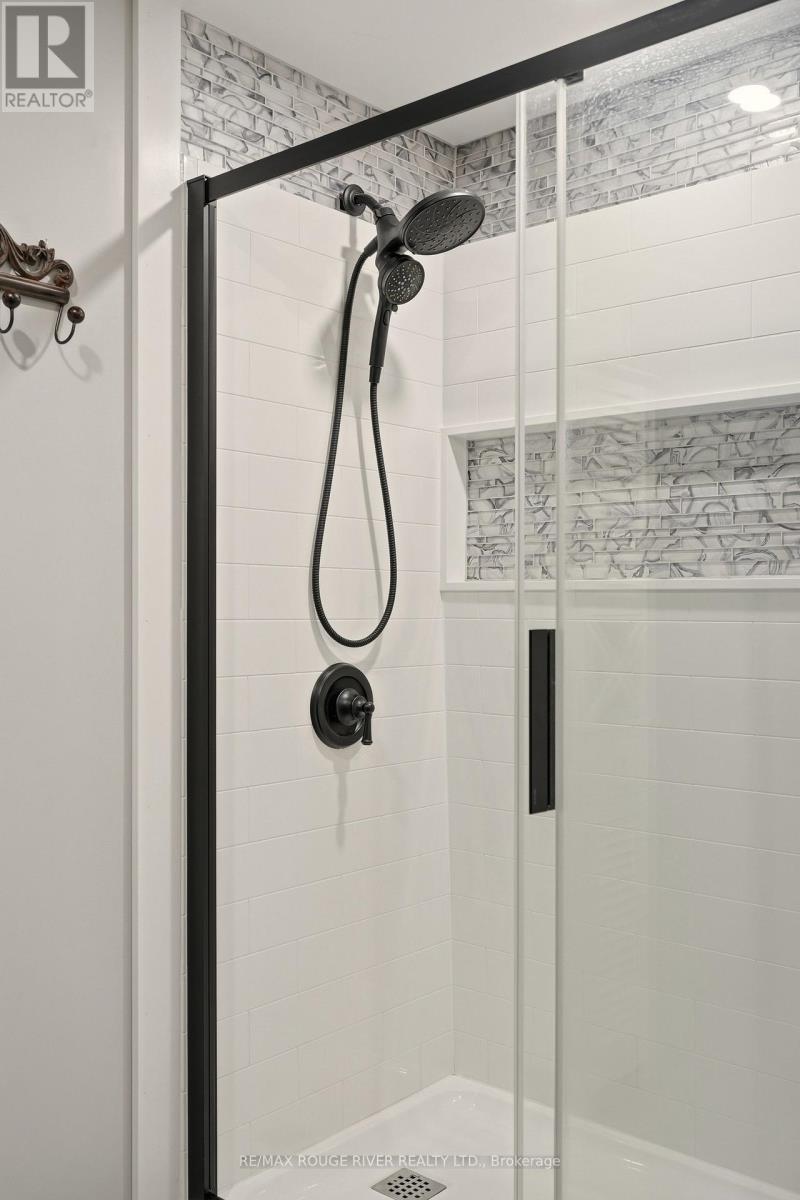 474 Wardell Street, Tay (Port Mcnicoll), ON - Indoor Photo Showing Bathroom