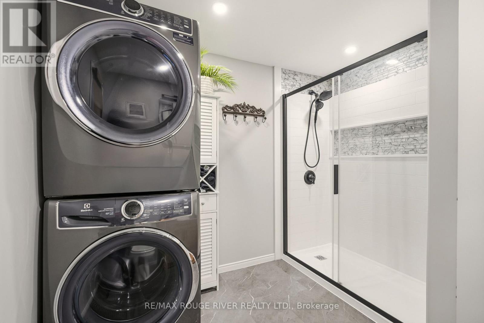 474 Wardell Street, Tay (Port Mcnicoll), ON - Indoor Photo Showing Laundry Room